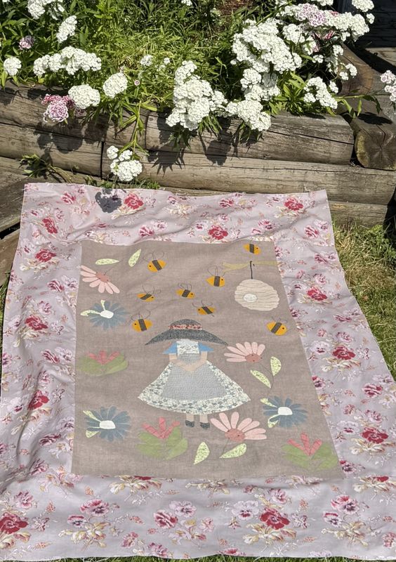 Bee Happy, stoffpakke Quiltegårdens modell