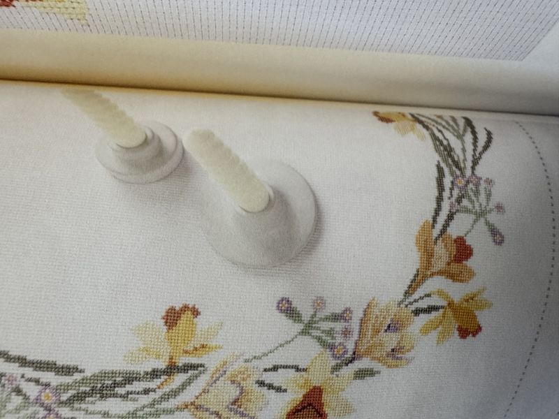 Rund brodert sommerbrikke