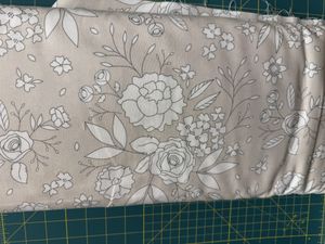 Hovedbilde Beige med lyse blomster, Moda