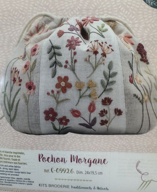 Hovedbilde Pompadur med nydelige broderte blomster